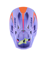 Alpinestars Supertech M10 Jett Lawrence R01 Helm, Motocross-Helm, Lila mit pinkfarbenen und orangefarbenen Grafiken, Ansicht von oben mit Belüftungsöffnungen und aerodynamischer Schale, neongelbes Stern-Logo auf dem Visier, fortschrittliche Kohlefaserkonstruktion für den Offroad-Rennsport