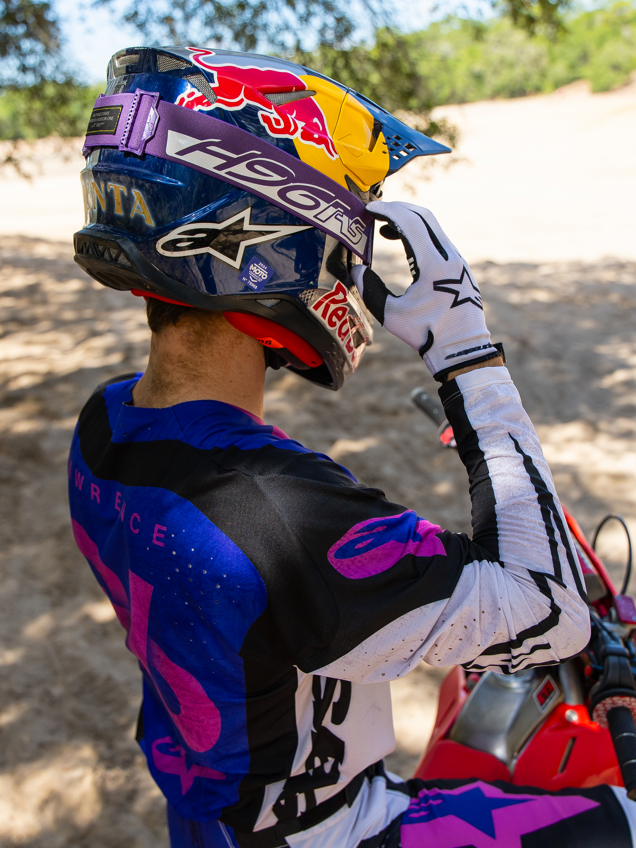 motocross helm mit brille und handschuhe Limited Edition HUNTA96 XXV Supertech Vision - Lila Weiß MX Brillen
