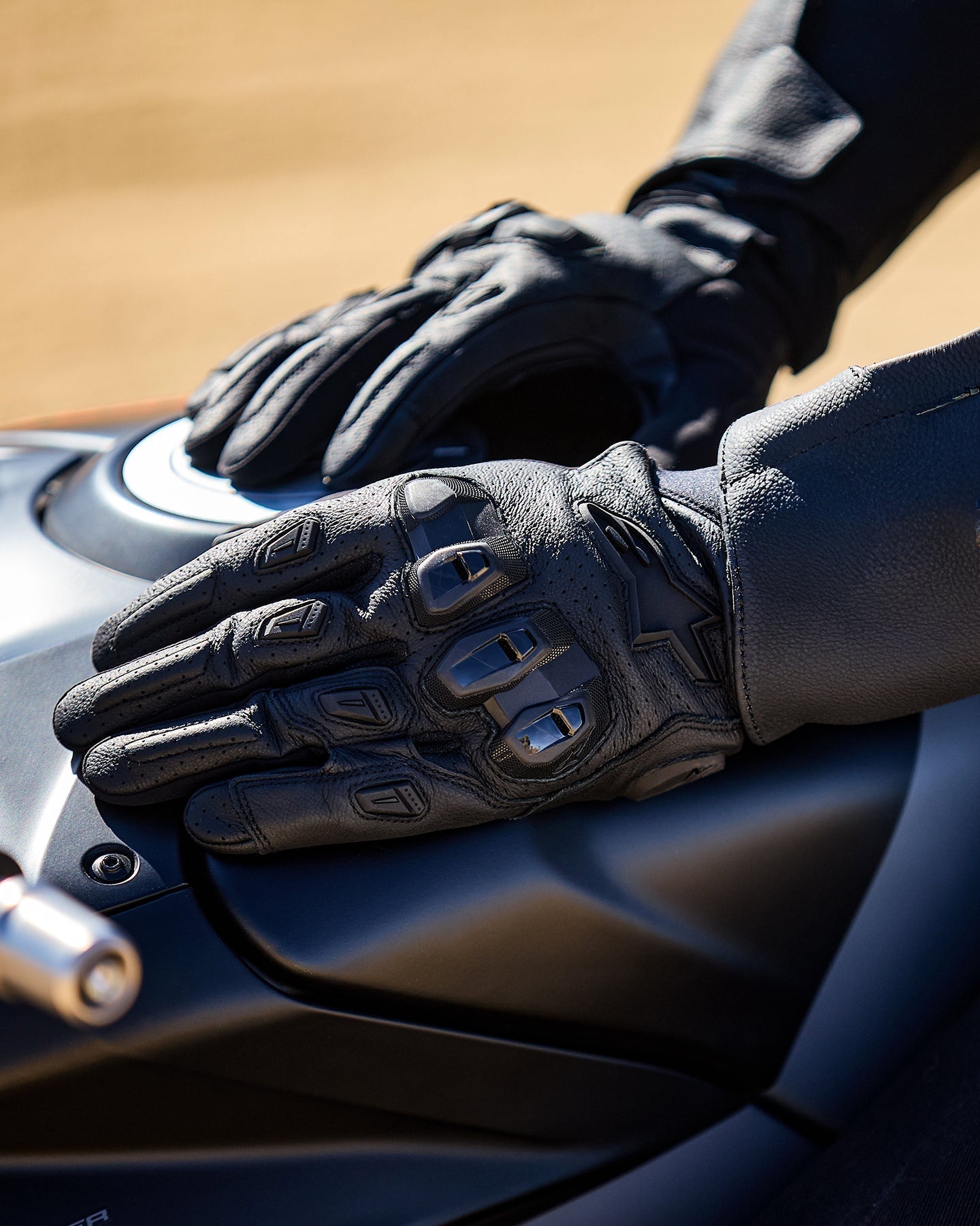 SP-S LEATHER GLOVES XL ブラック SP X 7 - Black Motorcycle Gloves | Alpinestars®
