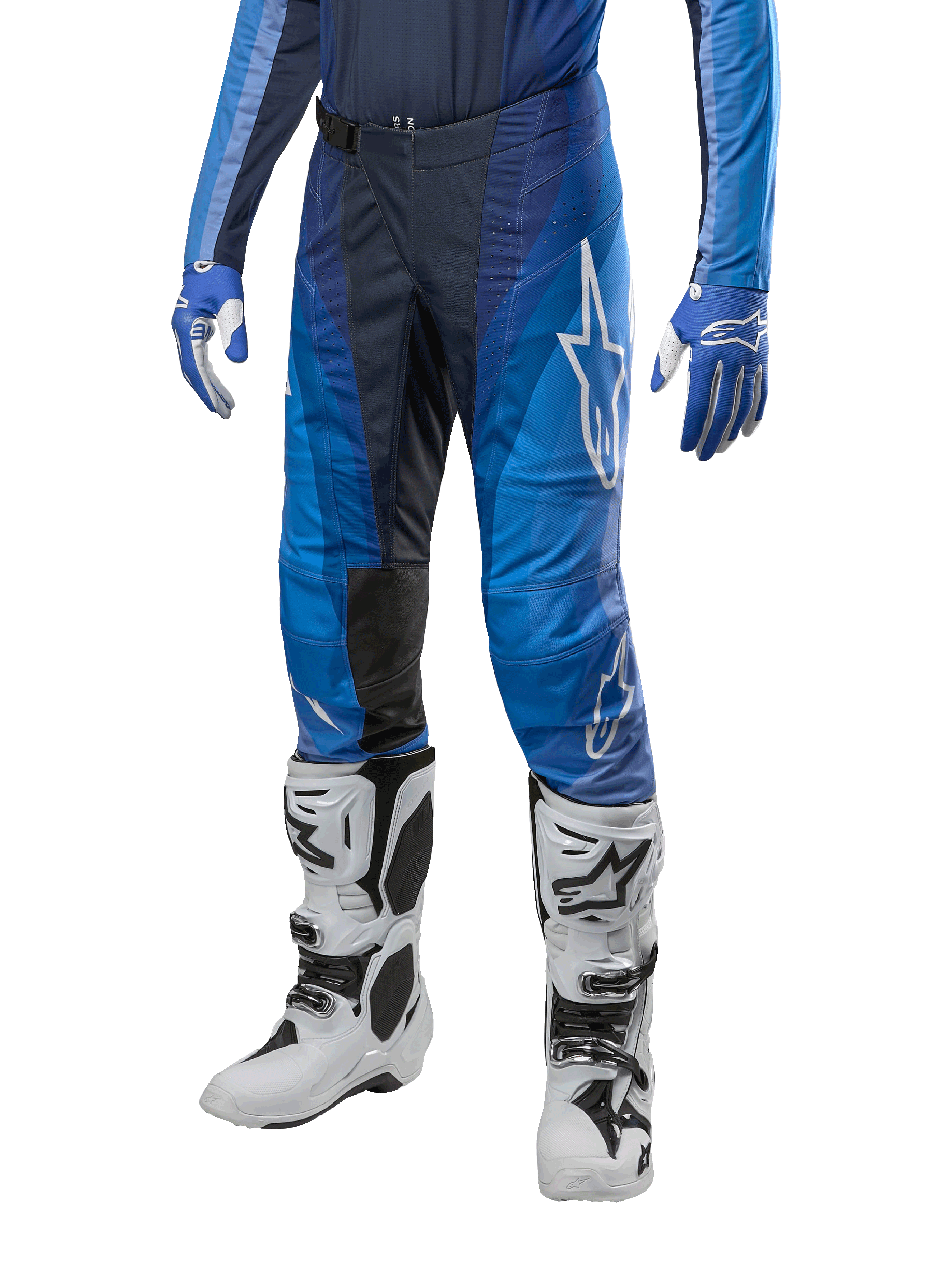 Alpinestars 2024 Techstar Pneuma Hose, Motocross-Hose, Dunkelblau und Hellblau, getragen mit passendem blauem Trikot und weißen Stiefeln, mit weißem Logo auf dem Oberschenkel, strukturierten Griffbereichen, elegantes sportliches Design für den Offroad-Rennsport
