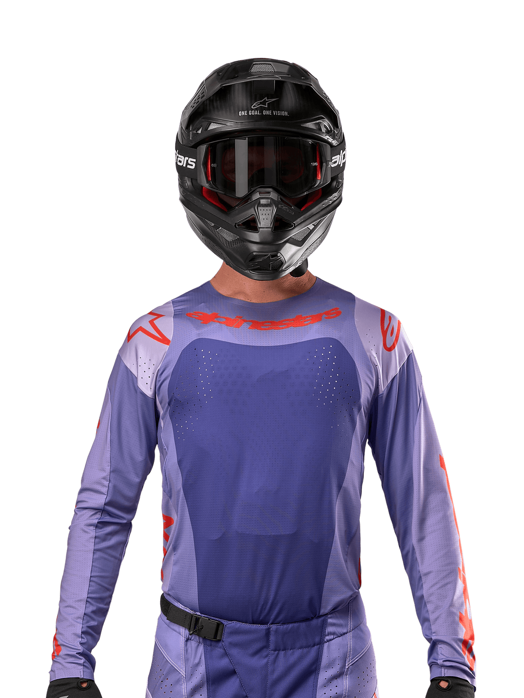 Alpinestars 2024 Techstar Ocuri Jersey, Lila und Hot Orange, getragen von einem Motocross-Fahrer mit schwarzem Helm und Goggles, mit lasergeschnittenen Perforationen auf der Brust, athletischer Rennpassform und auffälligem rotem Branding auf den Schultern und der Brust.