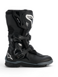 Alpinestars Corozal V2 Adventure Drystar® Stiefel, schwarzer Adventure-Motorradstiefel mit Schienbein- und Knöchelprotektoren, verstellbaren Schnallen, strukturiertem Schaltpolster und geländetauglicher Sohle.