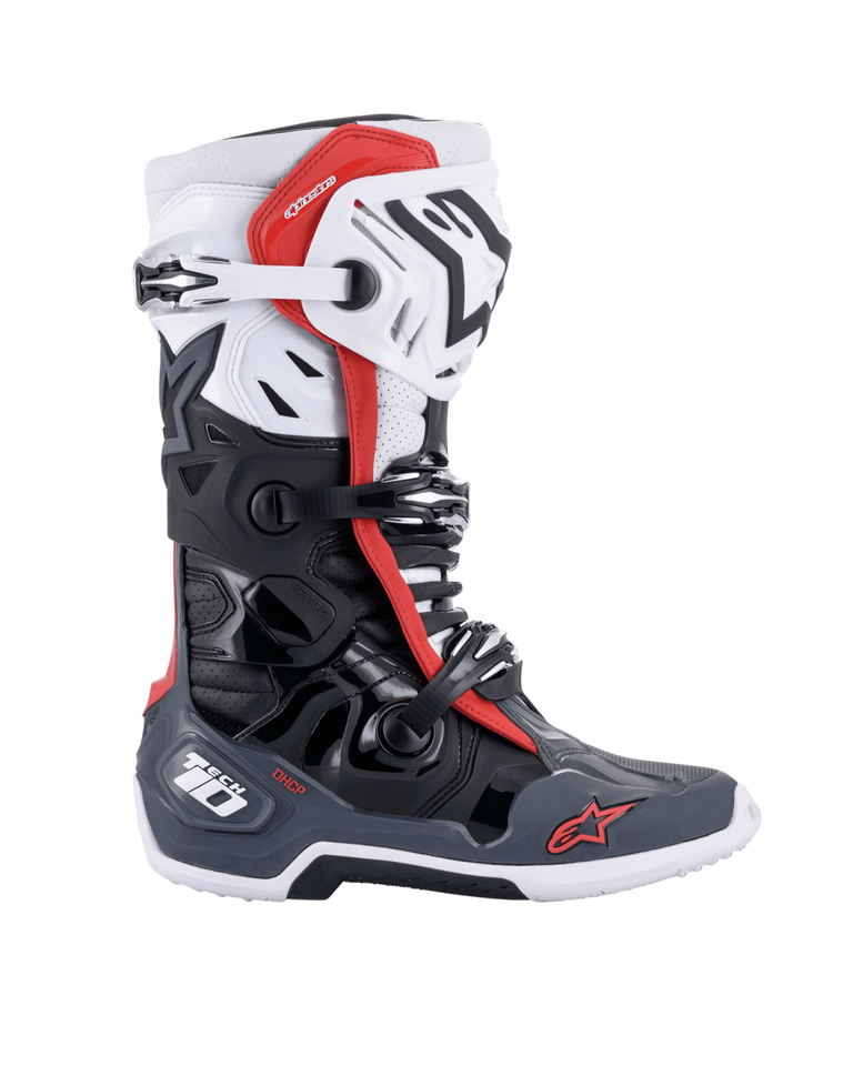 Alpinestars Tech 10 Supervented Stiefel, Motocross-Stiefel, Schwarz, Weiß, Mittelgrau und Rot, Seitenansicht mit mehreren Schnallenverschlüssen, belüfteten Einsätzen und roten Alpinestars-Logos, technisches Offroad-Schuhdesign