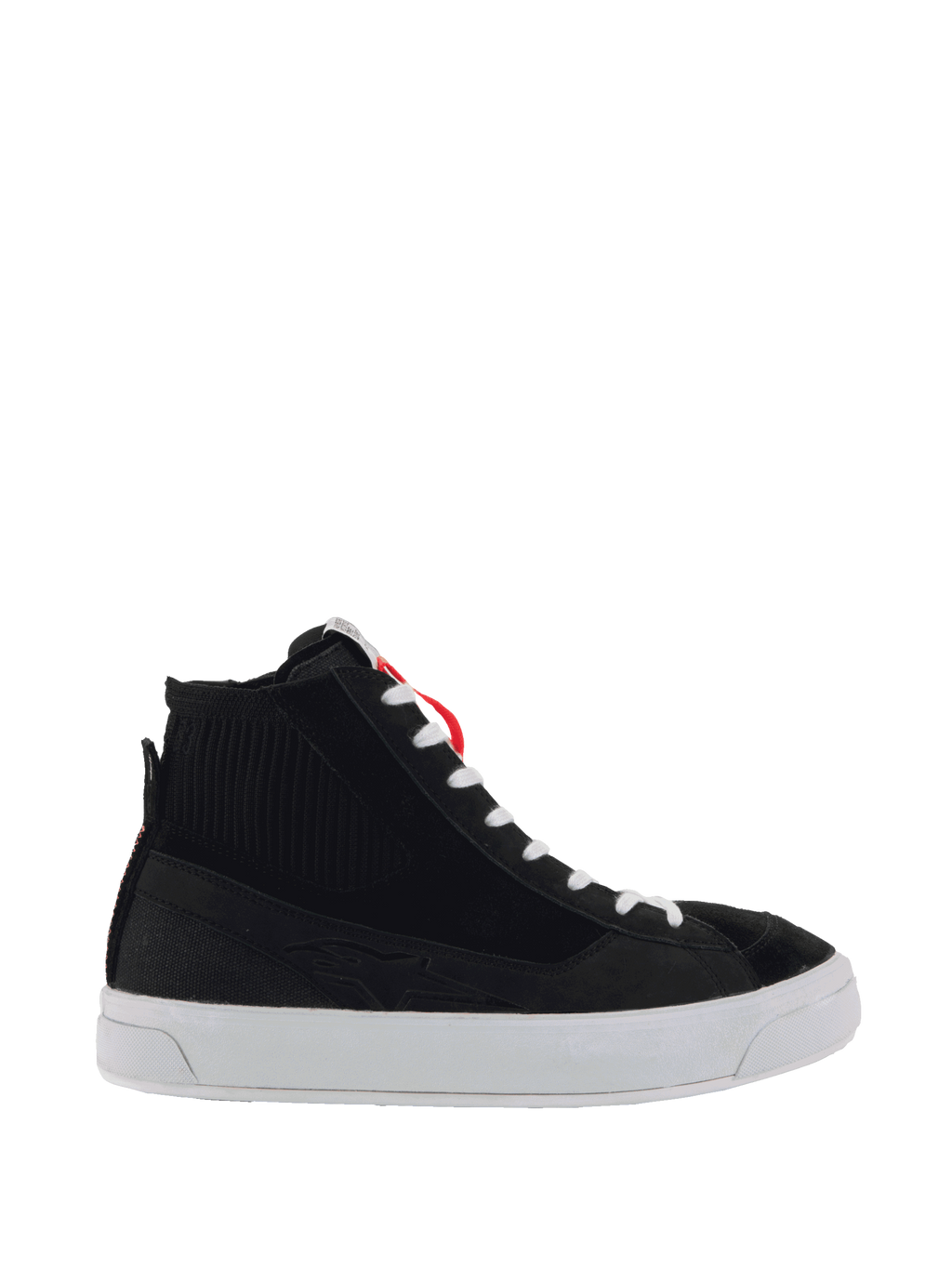 Alpinestars Stella Stated Podium Schuhe, Damen High-Top Riding Sneaker, Schwarz und Weiß, gerippte Knöchelstruktur, weiße Schnürsenkel, dicke weiße vulkanisierte Sohle, rote Fersenschlaufe, elegantes urbanes Design mit geprägtem Seitenmuster