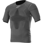 Alpinestars Roost Base Layer Top, kurzärmeliges Performance-Shirt in Anthracite Black, strukturiertes Rippgewebe mit schwarzem geometrischem Muster, eng anliegendes athletisches Design für Motocross und Offroad-Fahrten